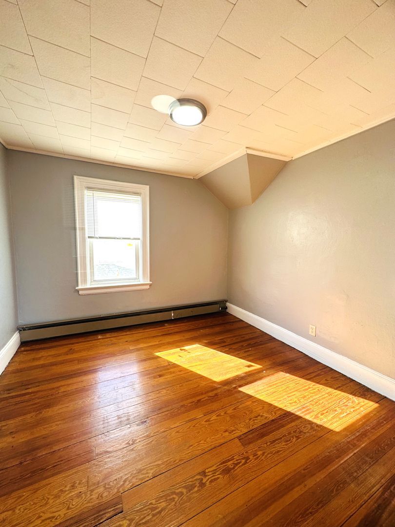 Building Photo - 2 Bernon St