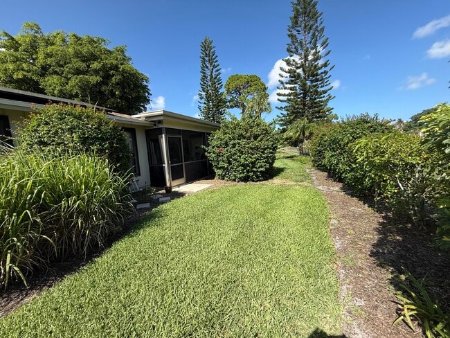 Building Photo - 2507 Canterbury Dr N