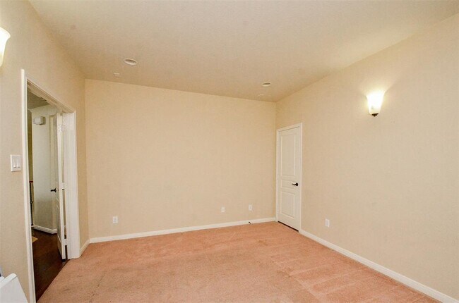 Building Photo - 25935 Foxrun Vista Dr