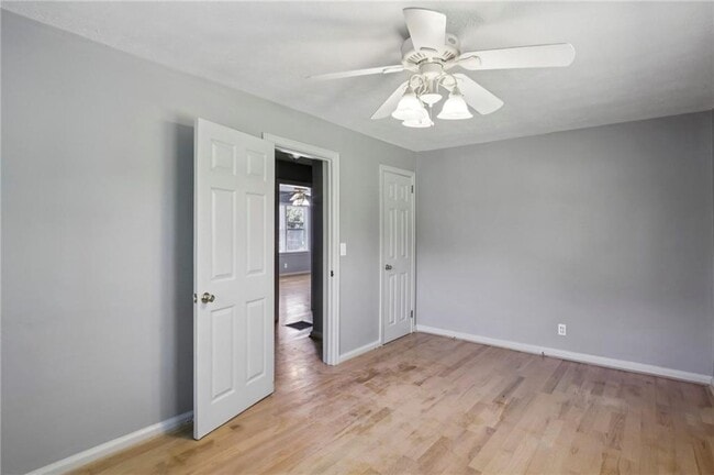 Building Photo - 2266 N Shallowford Rd