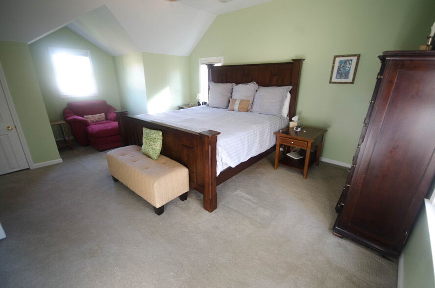 Vaulted master bedroom with space for king-sized bed, armchair, and more furniture - 121 Brower Street