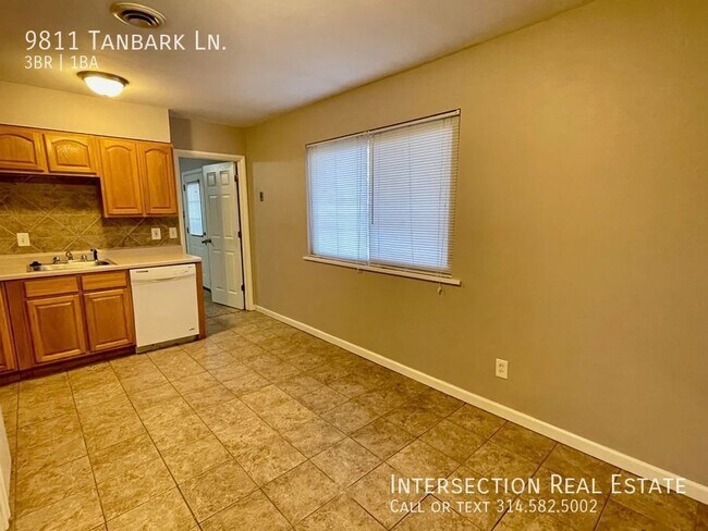 Building Photo - 9811 Tanbark Ln