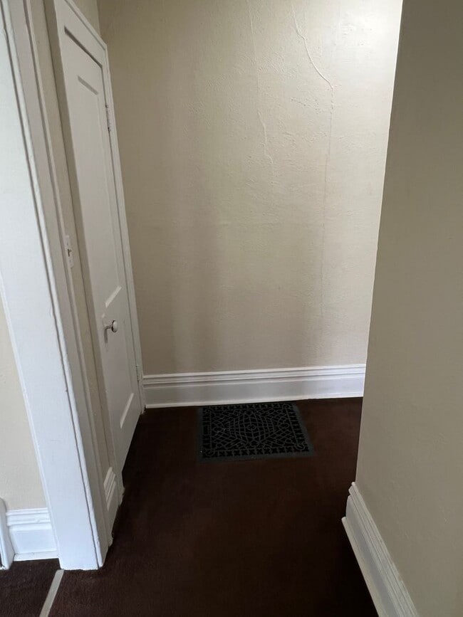 Building Photo - Studio with Bathroom Located Downtown - AL...