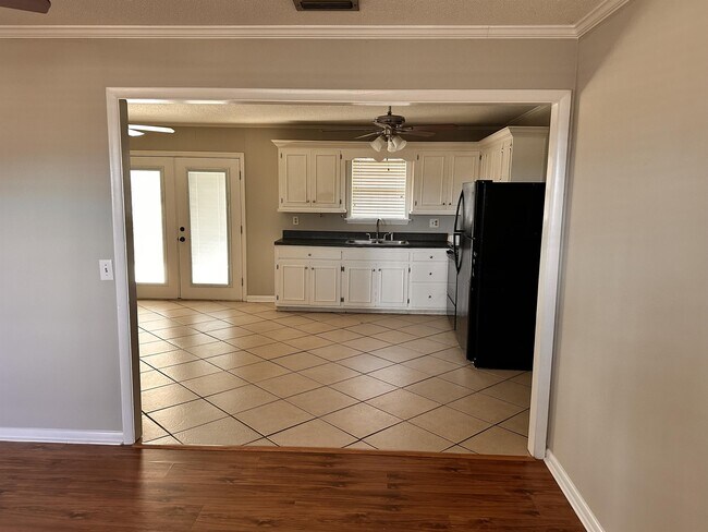 Building Photo - 406 Rutland Rd