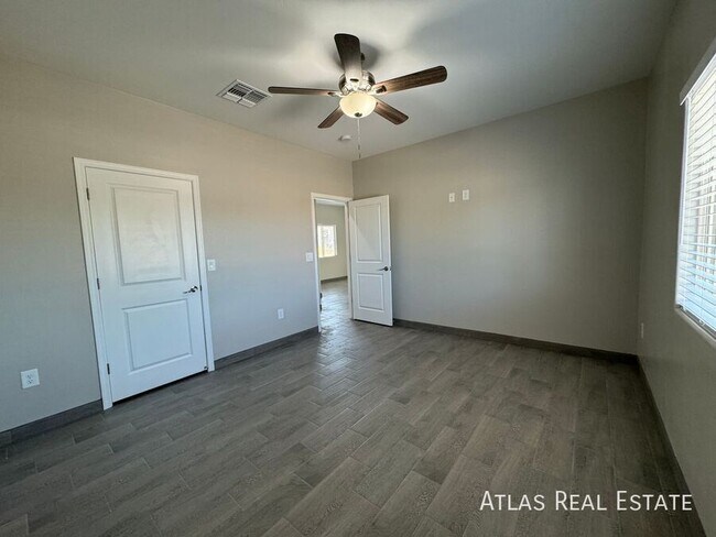 Building Photo - 802 E 35th St