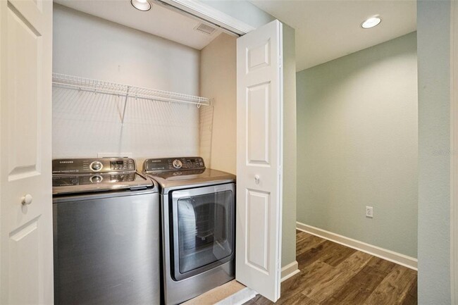 Building Photo - 502 S Albany Ave