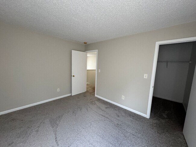 Building Photo - 10531 Kensil St
