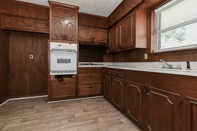 Building Photo - 1208 Yellowstone St