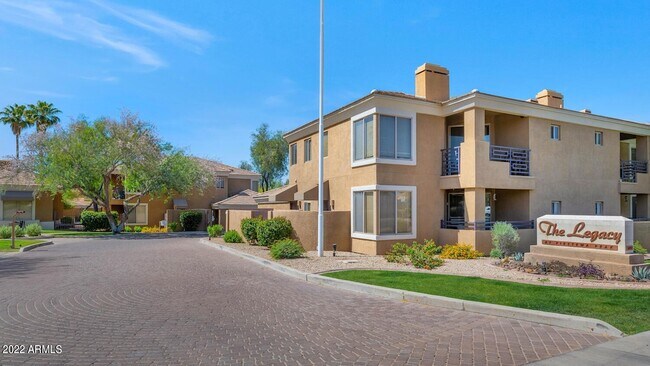 Building Photo - 1411 E Orangewood Ave