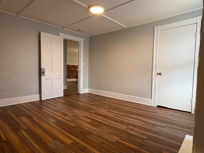 Building Photo - 84 Quinapoxet St