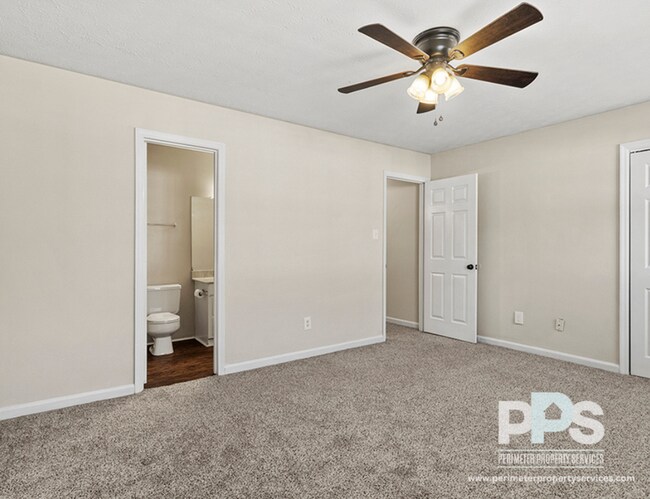 Building Photo - 107 Church St