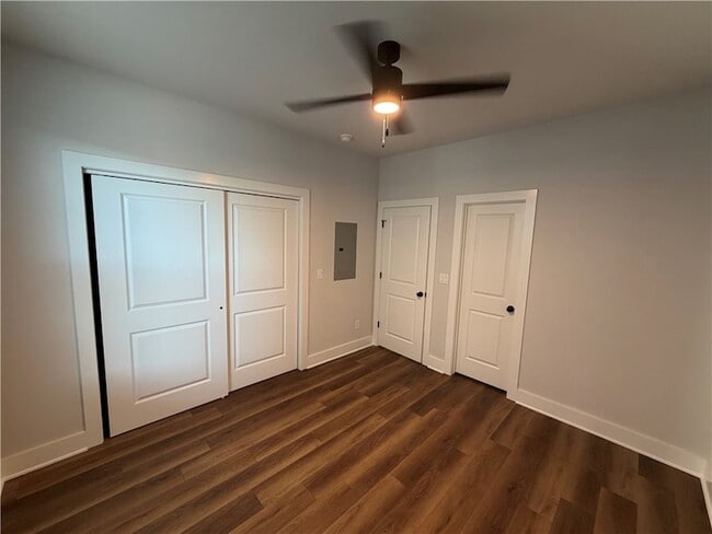 Building Photo - 1043 S Laramie Hts