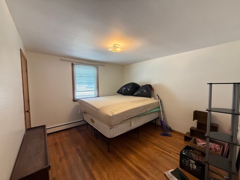 Building Photo - 22 Hunnewell Ave