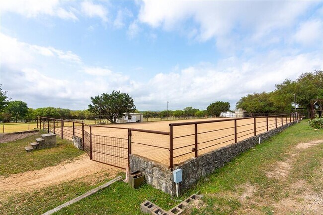 Building Photo - 15000 Fitzhugh Rd