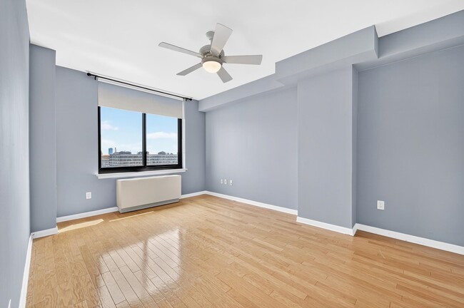 Building Photo - 700 Grove St
