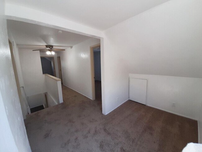 Building Photo - Spacious 5 bedroom/1.5 bath home in Spring...