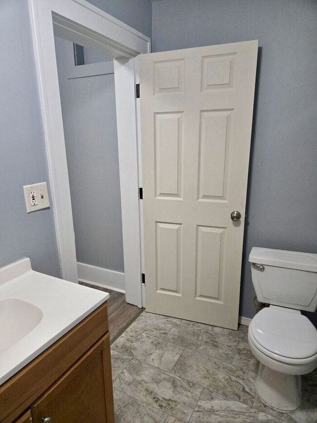 Building Photo - 2nd Floor 1 bedroom Apartment Niles