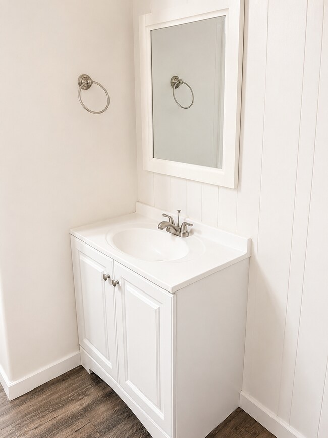 Building Photo - Large Basement Apartment For Rent - Utilities Are Included