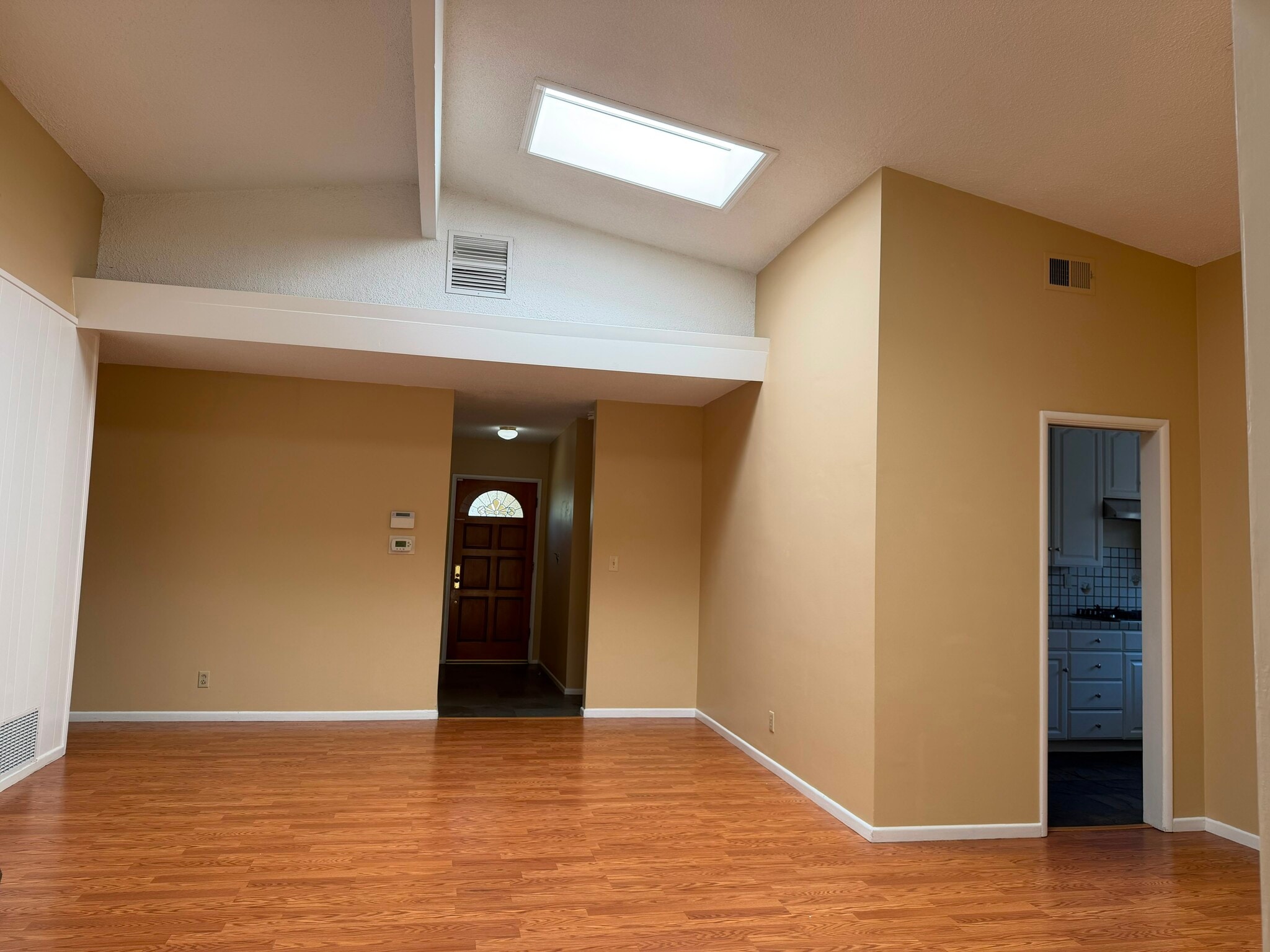 Building Photo - 6903 Lasaine Ave
