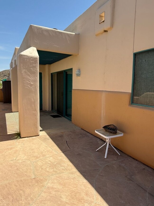 Building Photo - Southwest Casita in Convenient Location
