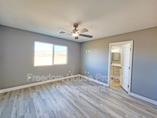 Building Photo - 831 Valiant Ave