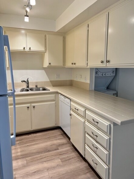 Building Photo - 2425 Purdue Ave