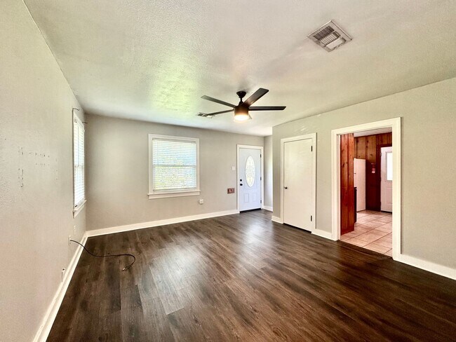 Building Photo - 2428 Orpine Ave