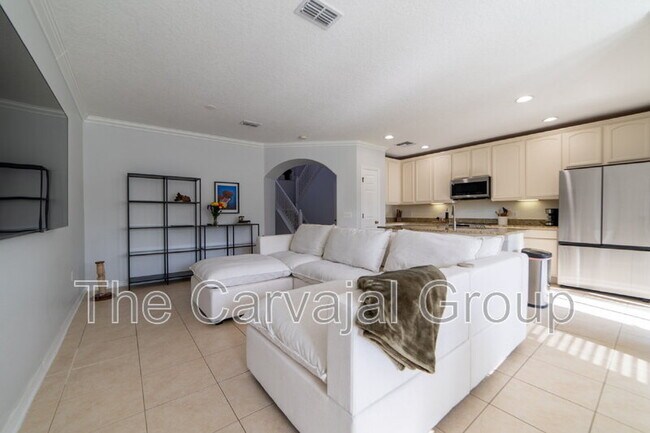 Building Photo - 2210 Seven Oaks Dr