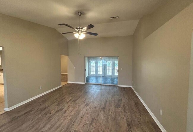 Building Photo - 553 Rapid Falls Dr