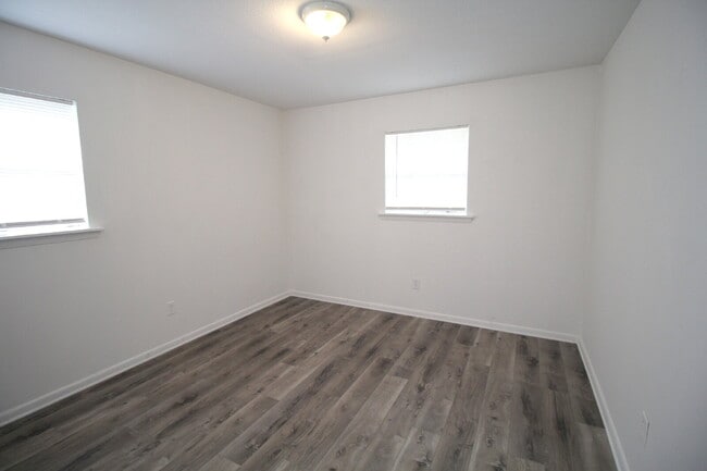 Building Photo - Central Pensacola 3-Bedroom Home Near Mall...