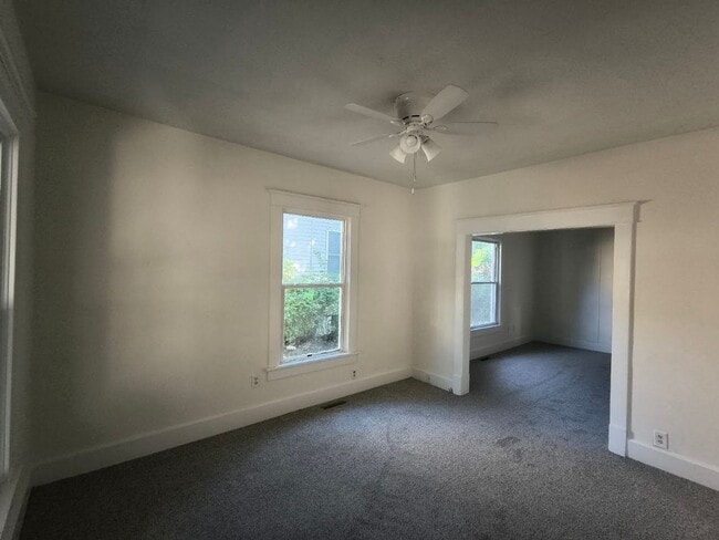 Building Photo - Coming soon! 2 Bed 1 Bath in Cozy Central ...