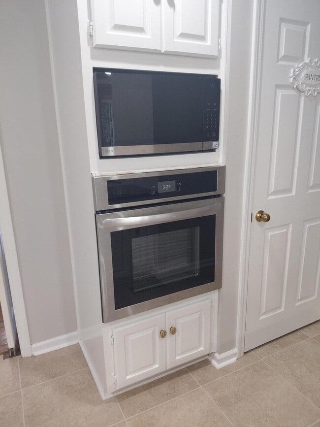 Building Photo - 3507 Lakeside Ct