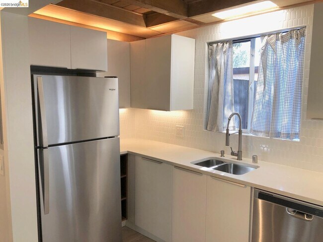 Building Photo - 21 Waverley Ct