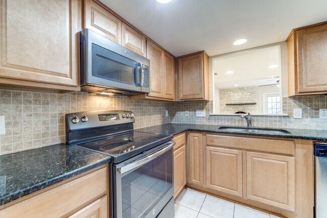 Building Photo - 2 Bedroom/2.5 Bath Bent Oak Subdivision