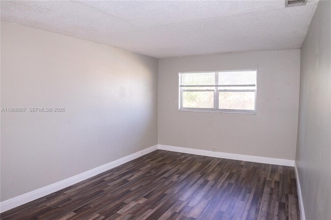 Building Photo - 4280 Woodside Dr