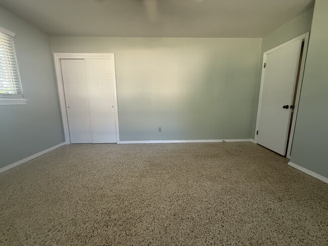 Building Photo - 2803 Smilax Ave