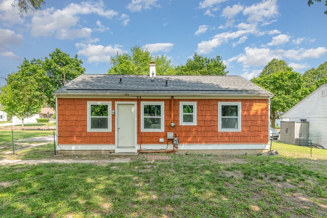 Building Photo - 2- Bedroom Single family home Only $1250/M...