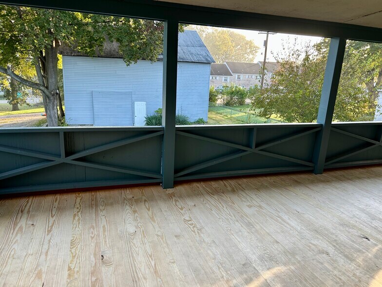 Building Photo - 216 W Vincent St