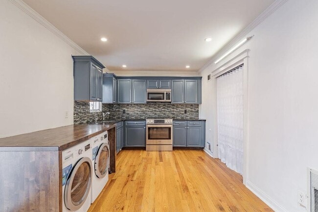 Building Photo - 179 Hobart Ave