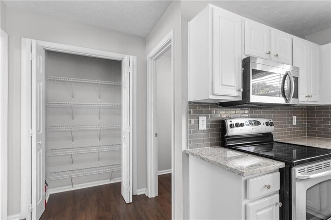 Building Photo - 1616 Amhearst Oaks Ct