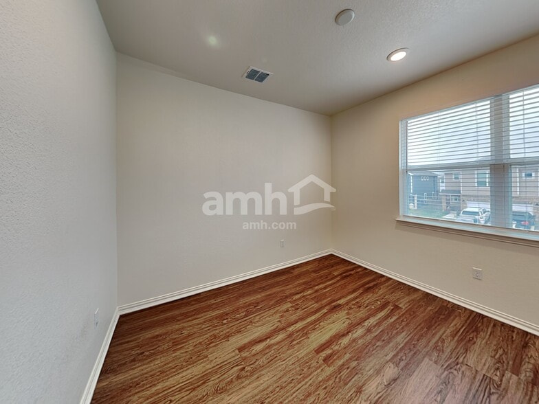 Building Photo - 175 Pebble Creek Run