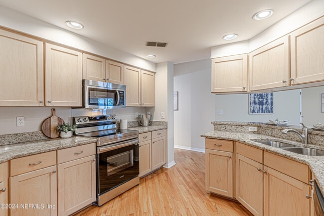 Building Photo - 2099 Winterbourne W