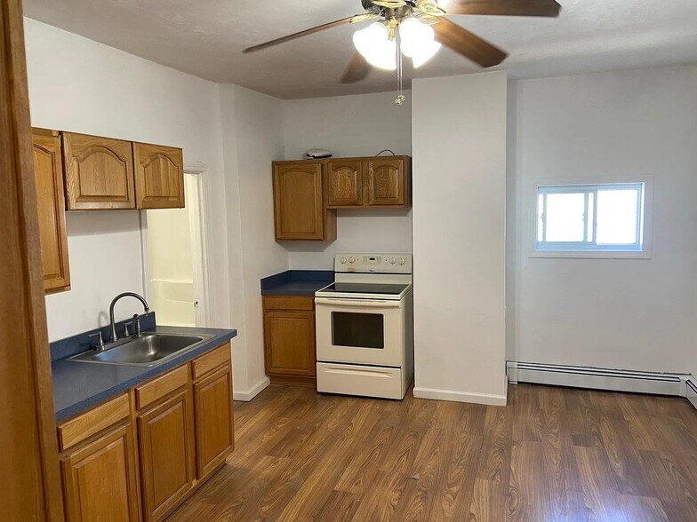 Building Photo - 171 Center Ave