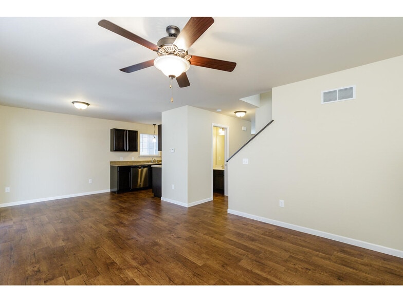 Building Photo - 810 Waler Dr