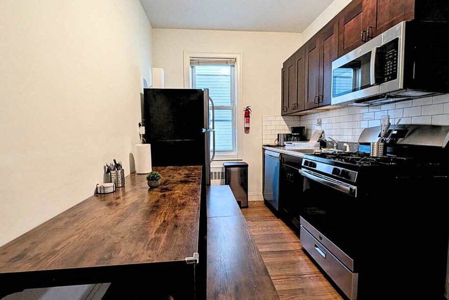 Building Photo - 108 Gotthart St