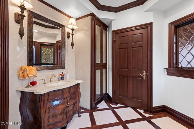 Building Photo - 4445 Golf Course Dr