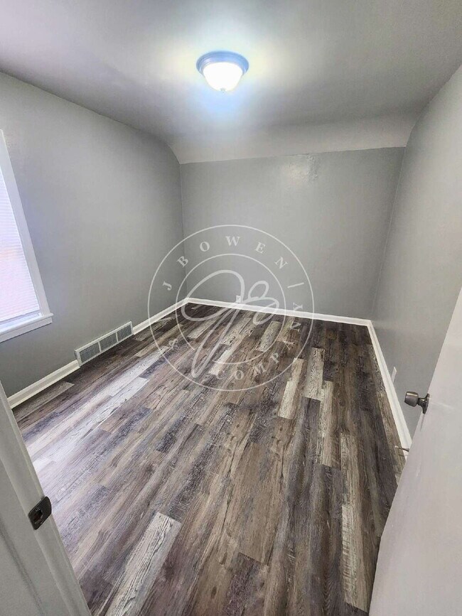 Building Photo - Spacious & Updated 3-Bedroom Home in East Toledo – Birmingham Neighborhood