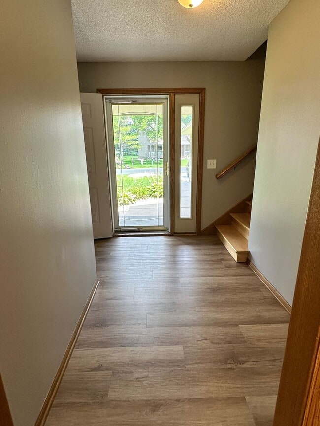 Building Photo - Maple Grove Single Family Home, Office, Fa...