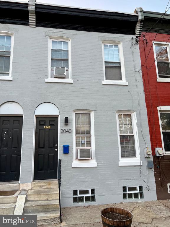 Building Photo - 2040 N Darien St