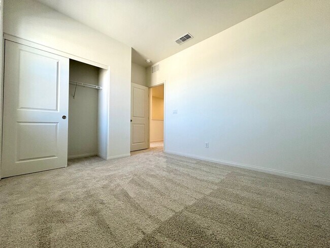 Building Photo - Brand new Townhome in Summerlin Grand Park Village